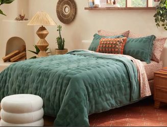 Acclaimed Lifestyle Opalhouse Brand New Vintage Chenille Sunset & Vine Quilt in a light teal color designed with Jungalow