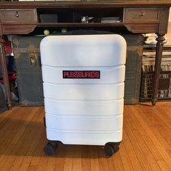 20” Carry on luggage w/ wheels