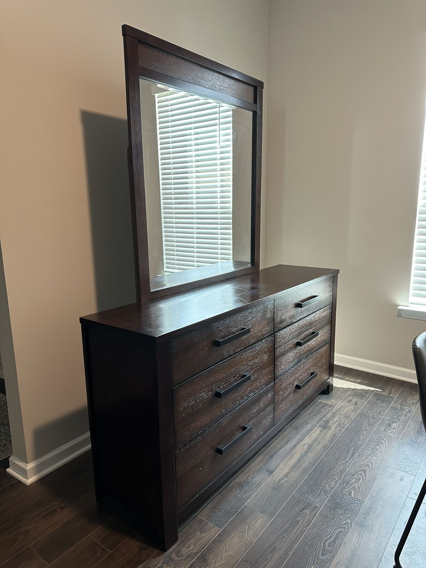 6-Drawer Dresser w/ Mirror