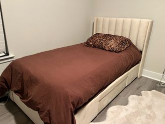 Gorgeous bed with storage + 10” mattress