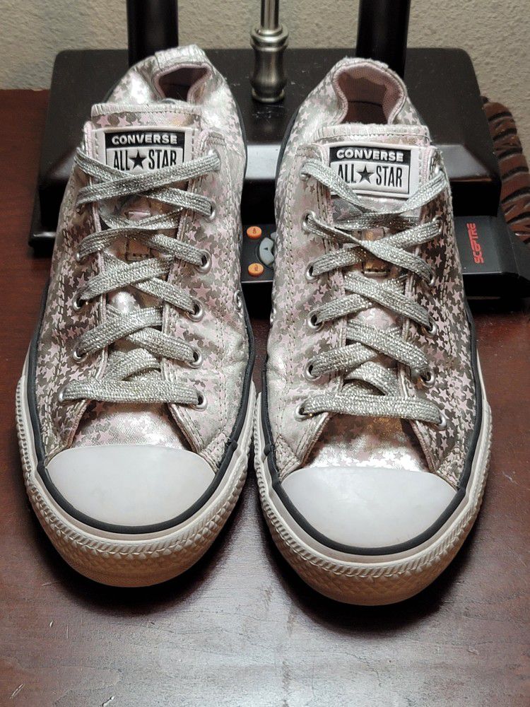 Womens Converse Size 6 Excellent Condition 