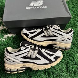 Men's New Balance 1906R Sneakers Retro OG Shoes - White Black - Size 11