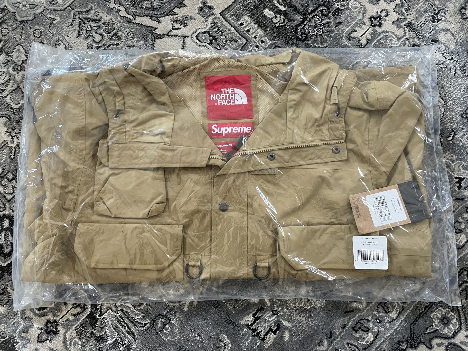 Supreme Northface Cargo Jacket Size L With Tags