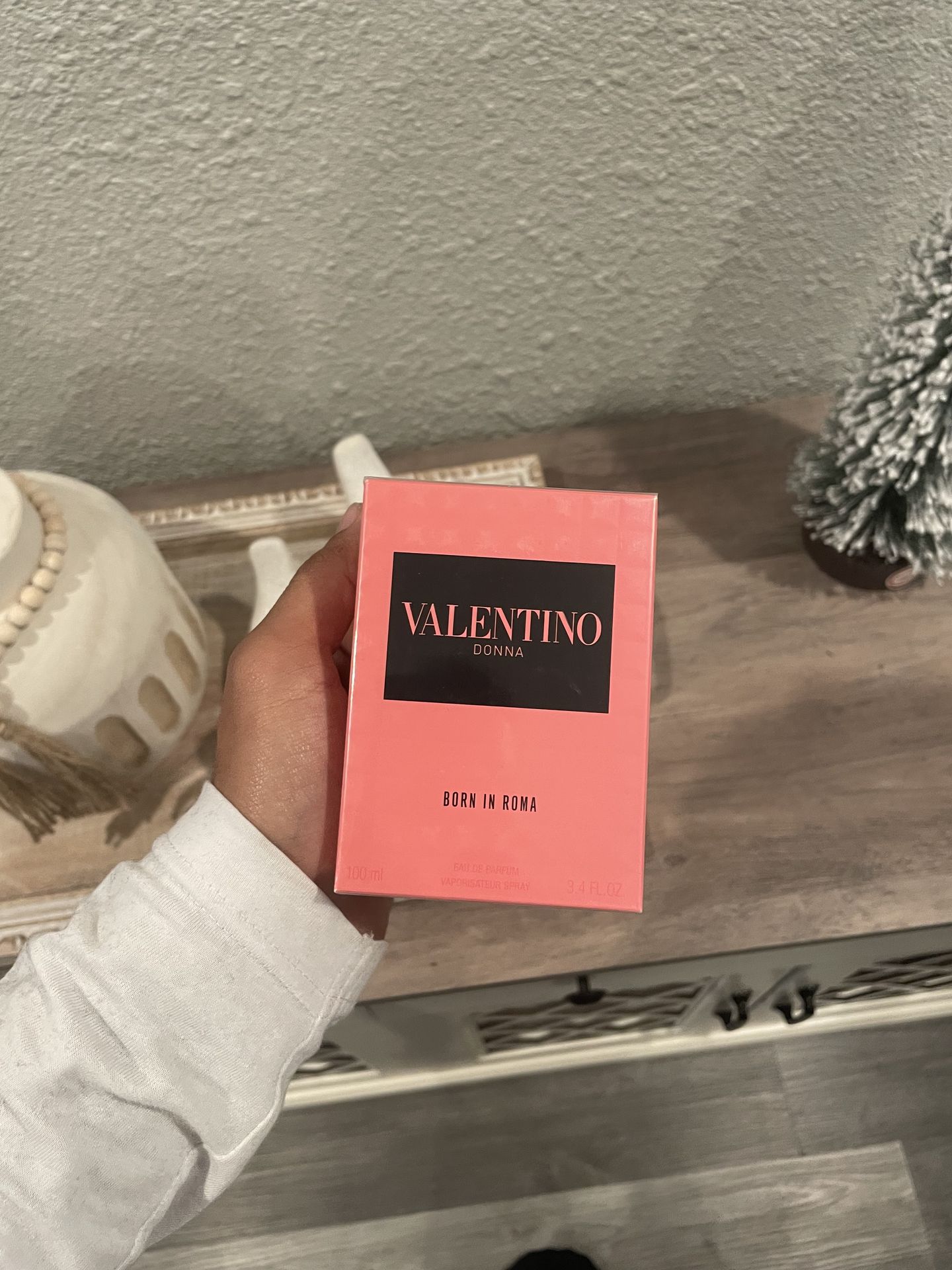 Valentino Donna born in Roma perfume