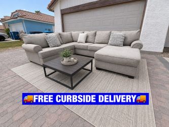 🚚FREE DELIVERY🚚 ✨Ashley Furniture Beige Sectional Couch✨