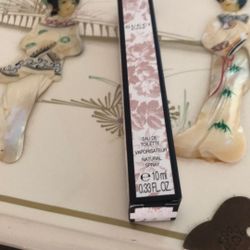 Gucci Bloom https://offerup.com/redirect/?o=UGFyZnVtLk5ldw==