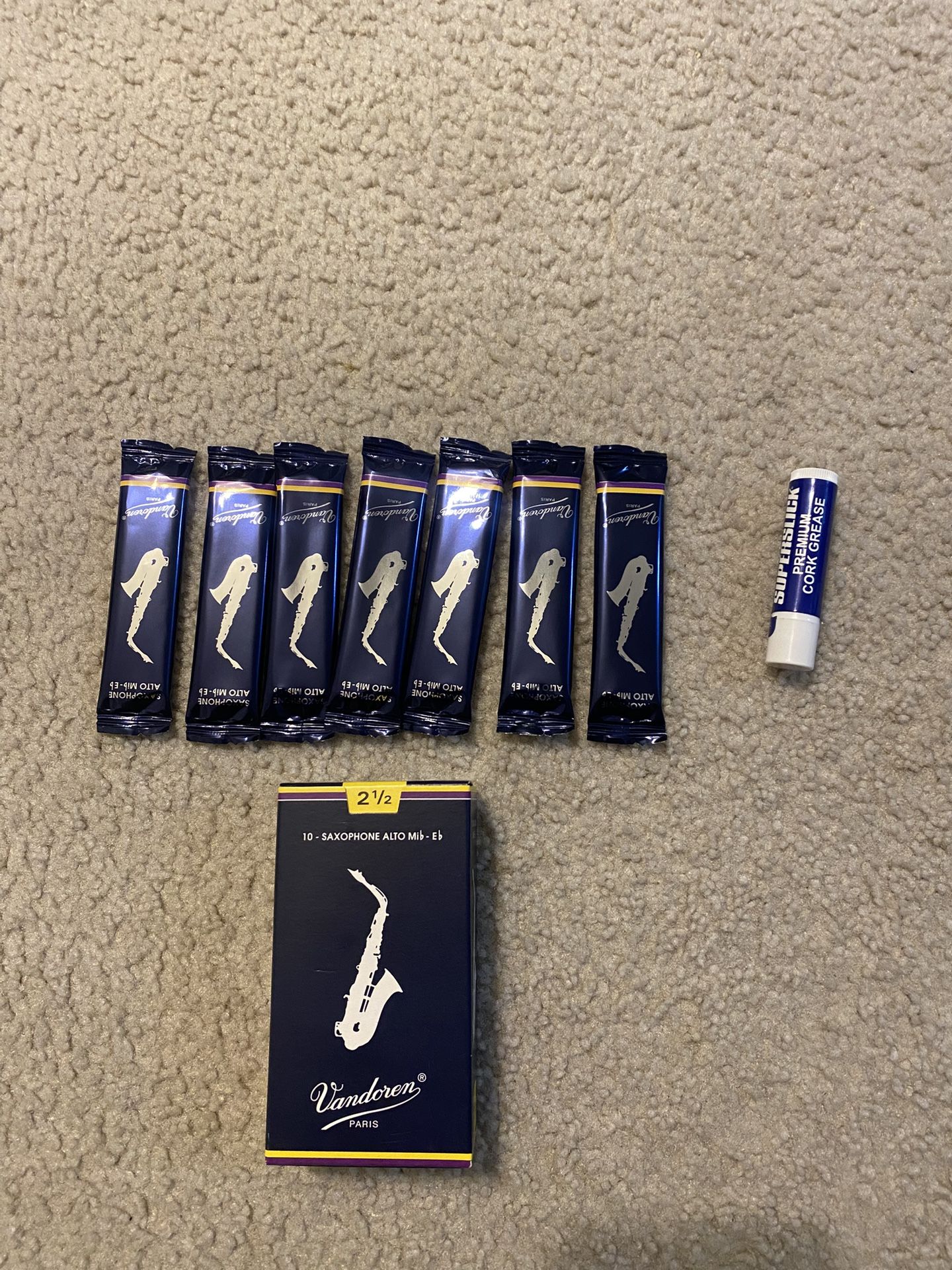 SAXOPHONE ALTO Reeds, Grease, Note Holder