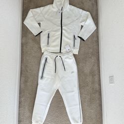 Brand New Nike Tech Fleece Set – White Reflective Edition | Never Worn | Scannable Tags
