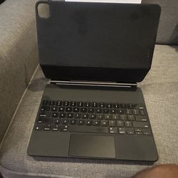 iPad Pro Magic Keyboard  Used 