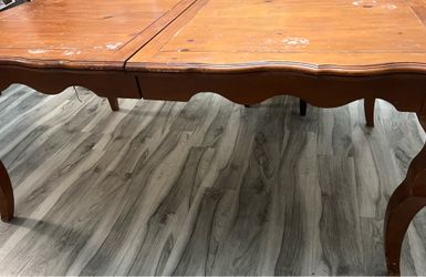 Free dining table