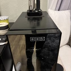 Used Koolatron 6 Bottles Wine Cooler / Fridge / Refrigerator