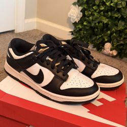 Panda Dunks Women’s 7.5