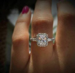 Gorgeous WOMAN'S Radiant Cut wedding Engagement Promises ring size 7