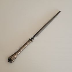 Vintage Antique Honing Rod Sharpener 8". . Pre-owned, good shape, please 
see photos for details. It is 8" long, with handle 13.25". Weight 7oz 
plus 