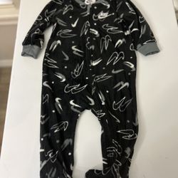 Baby Nike All Over Sleeper sz 9m