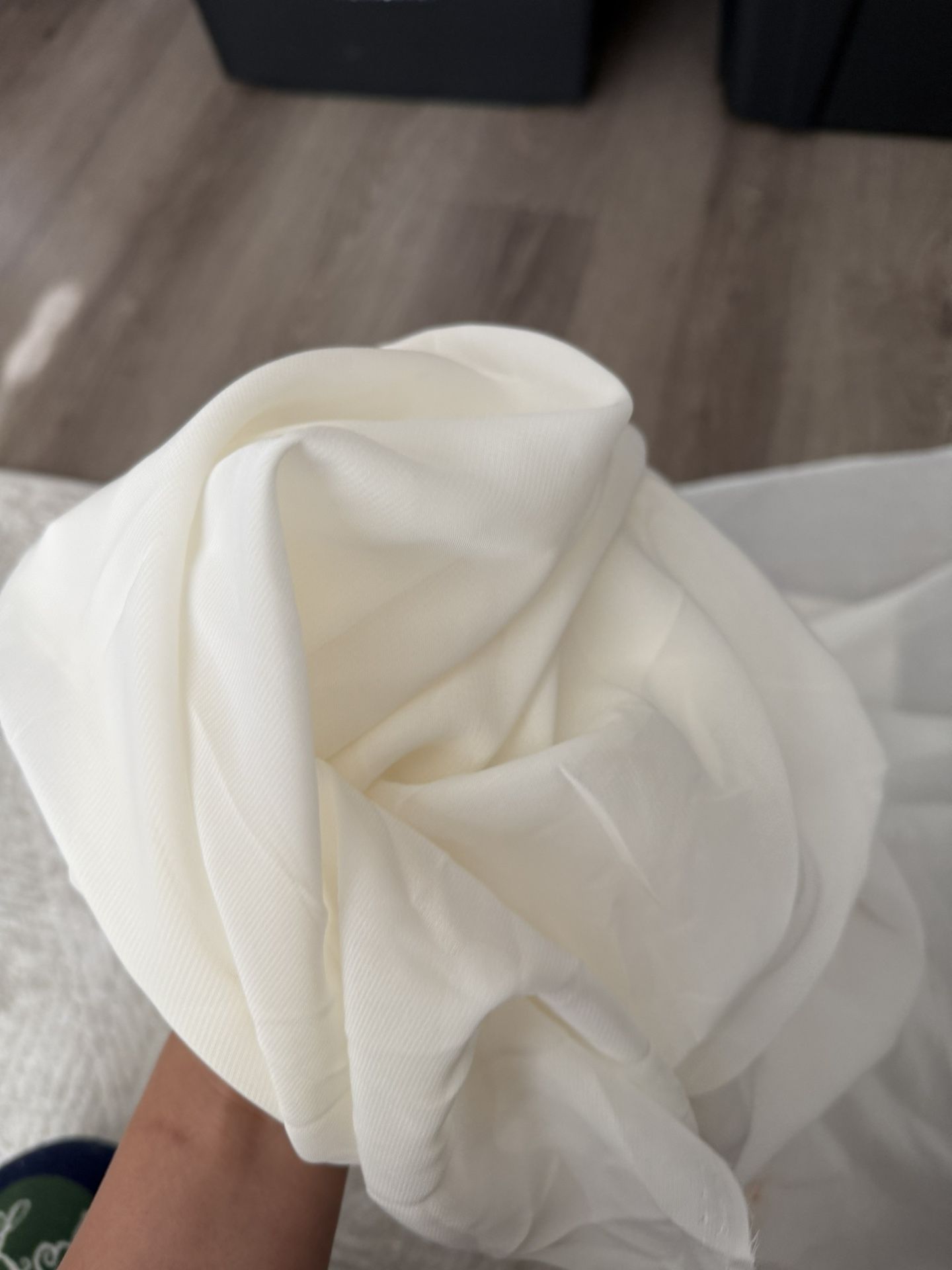 (15) Ivory Table Runners