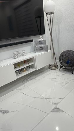 Mesita debajo de TV