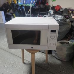 GE Counter Microwave 