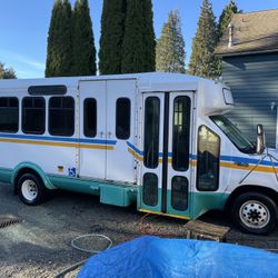 1998 Ford E-450 shuttle