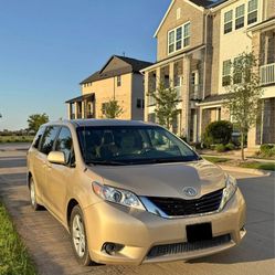 TOYOTA SIENNA 2013