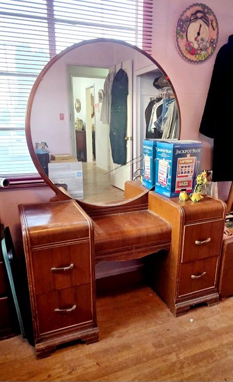 Antique Vanity $75 - SATURDAY