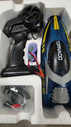 Remote control racing boat