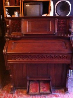 Pump organ