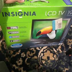 INSIGNIA LCD TV 720p HD 19 “ TV