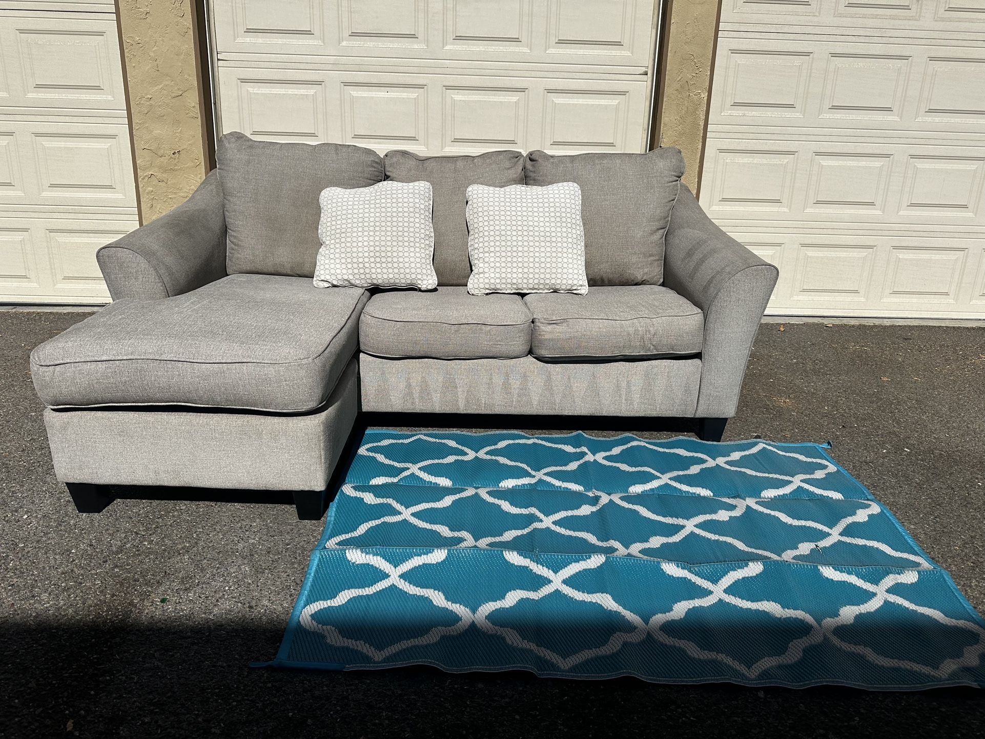 LIGHT GREY SECTIONAL COUCH W/ FREE DELIVERY 