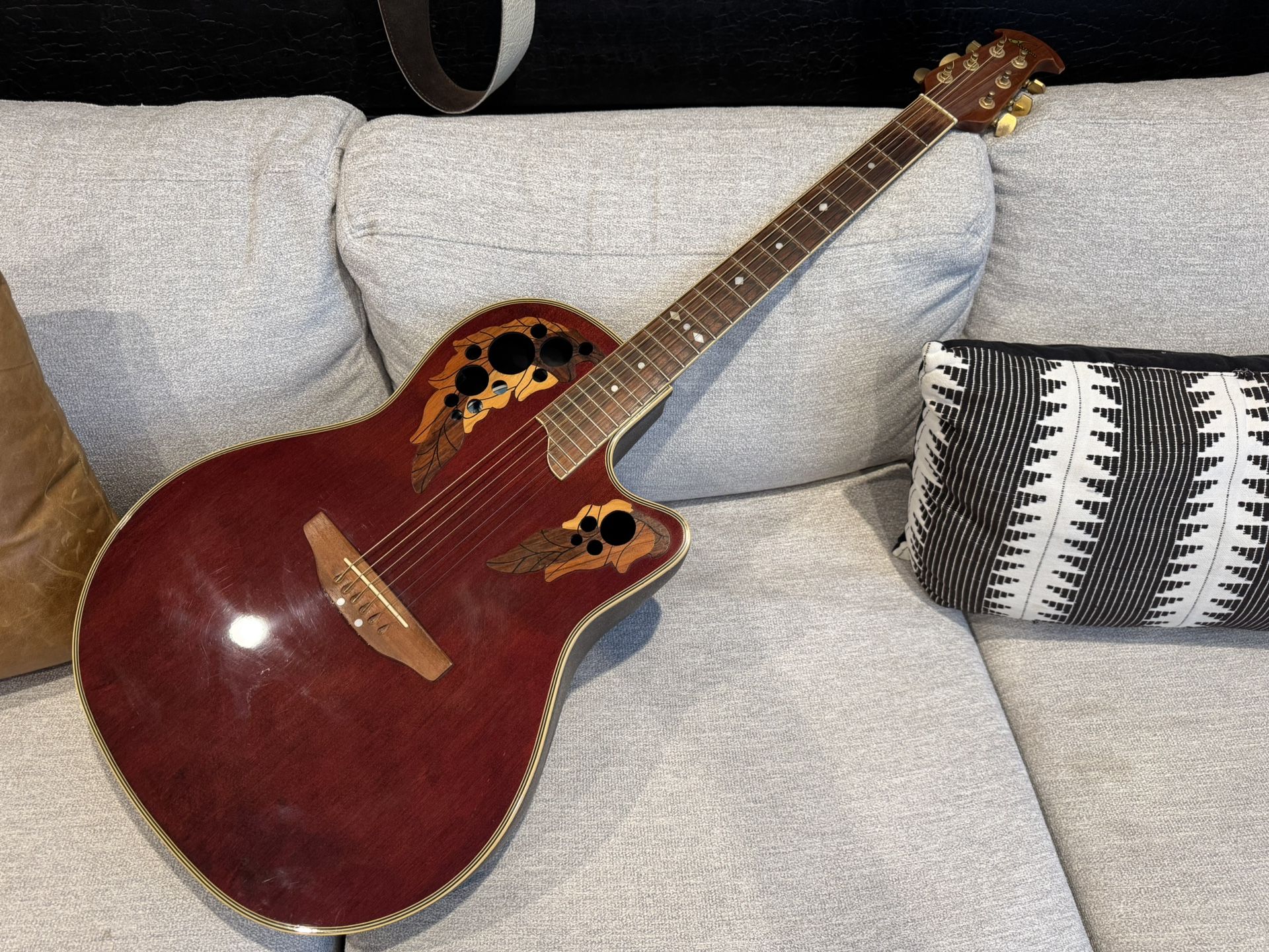 Ovation Acoustic / Electric Guitar