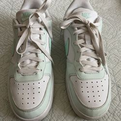 Nike Sneakers Size 6.5Y