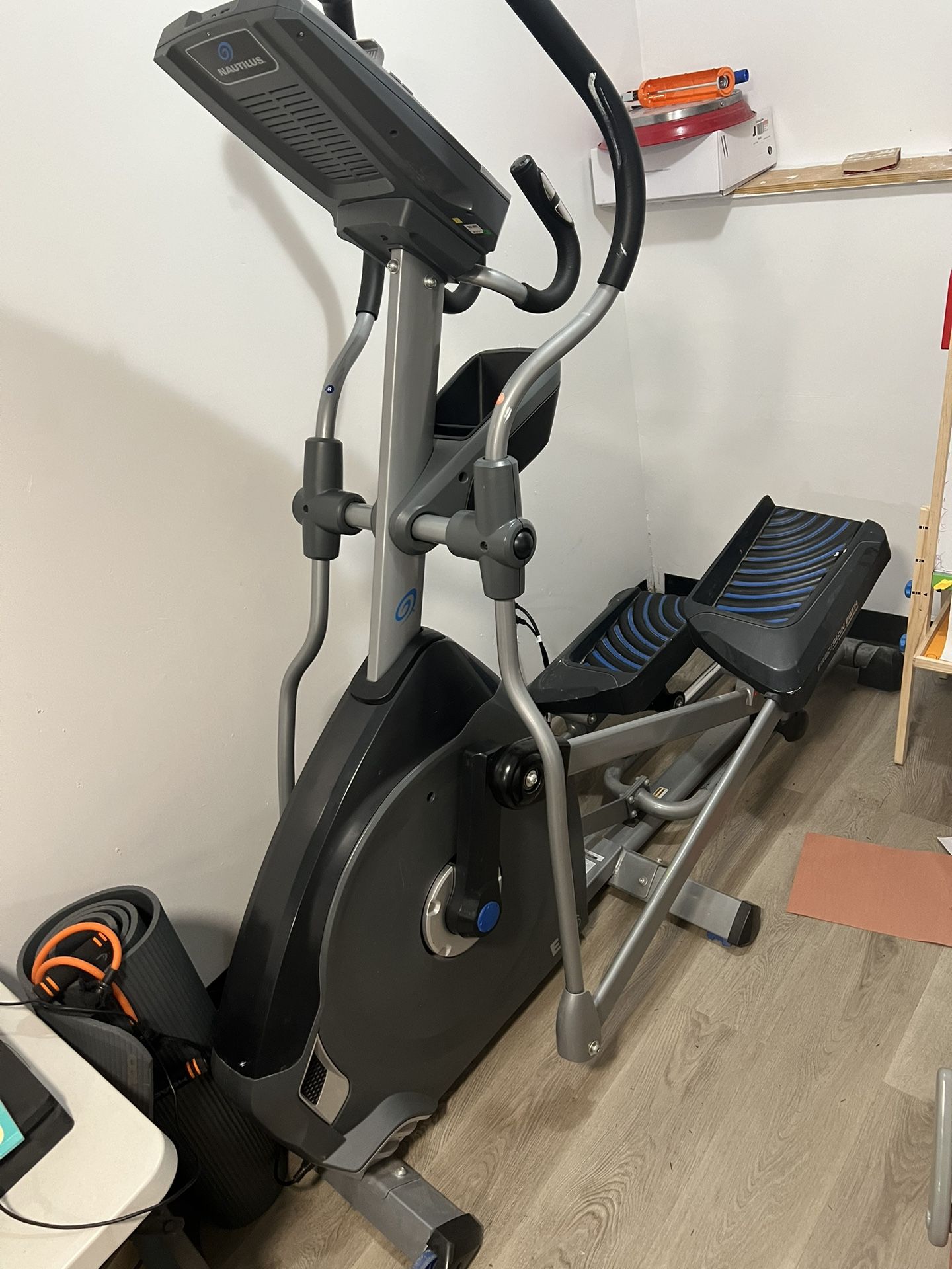  Elliptical Machine