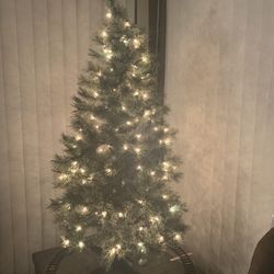 Christmas Tree 4.5 Feet Tall