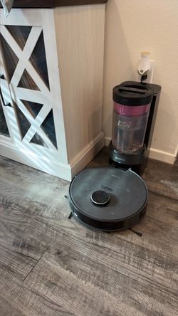 Eureka Robot Vacuum with Auto-Empty Base