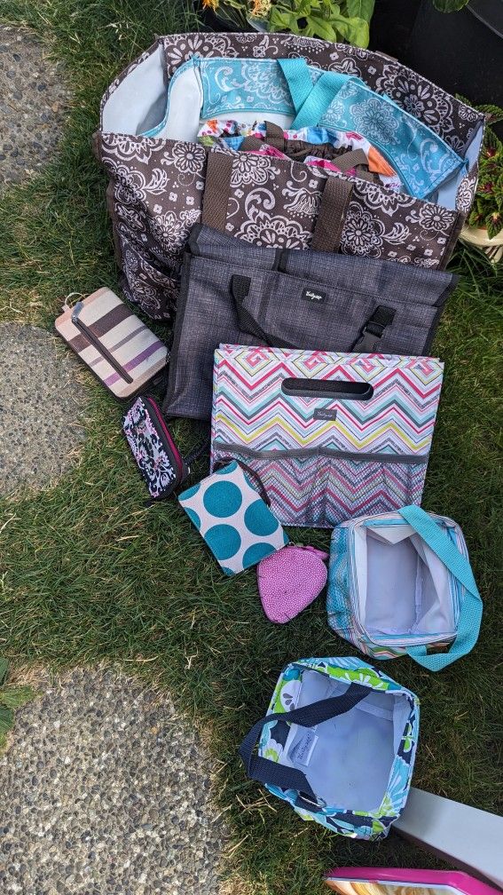 Thirty-one Bags And Wallets 