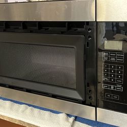 Free Microwave (broken Front Glass) 