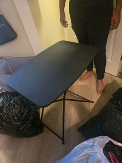 Folding table