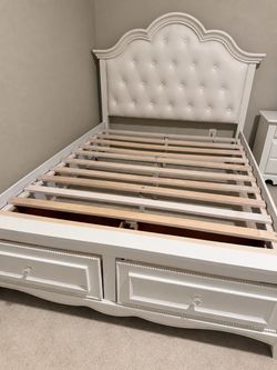 Elegant White Bedroom Furniture Set – Storage Bed, Dresser, Mirror & Nightstand
