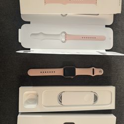 Rose Gold Apple Watch 40mm