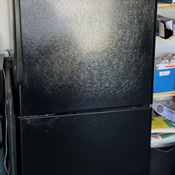 Black Amana Refrigerator 