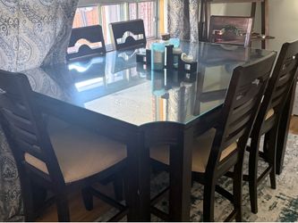 Dinette set with sidebar