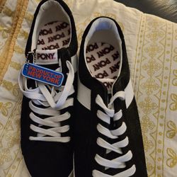 PONY TENNIE SHOES . SIZE 13