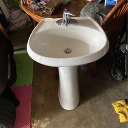 Pedestal sink
