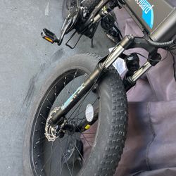 Brand new E-Bike. 11 Miles 