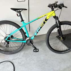 Trek Marlin 5 Mountain Bike