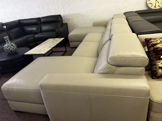 Nevio 4 Pc Leather Sectional With 3 Recliners for Sale in Corona