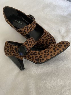 Cheetah print heels-new, never worn Size5