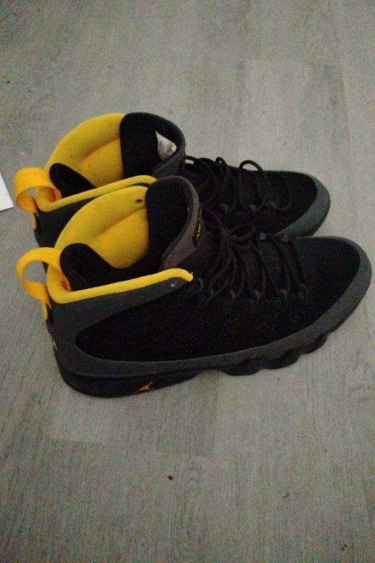 Air Jordan 9