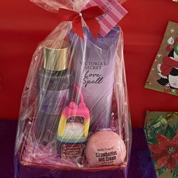 Merry Christmas Victoria Secret Velvet Petals Gift Set 