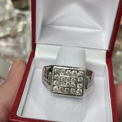 10k Diamond Ring 
